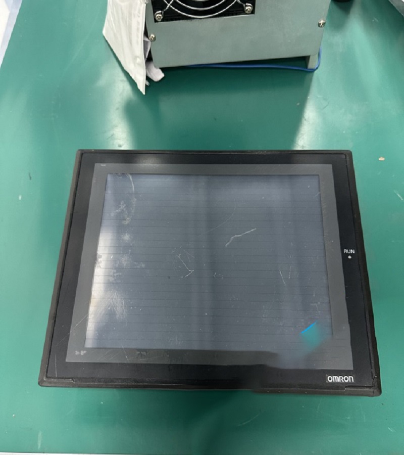 歐姆龍觸摸屏?NS5-SQ10B-V2無(wú)法開機(jī)無(wú)顯示 無(wú)法進(jìn)入到正常的使用界面 圖像上有雜亂的條紋 通電幾分鐘后屏幕變成藍(lán)屏 觸摸失靈 故障維修 快修